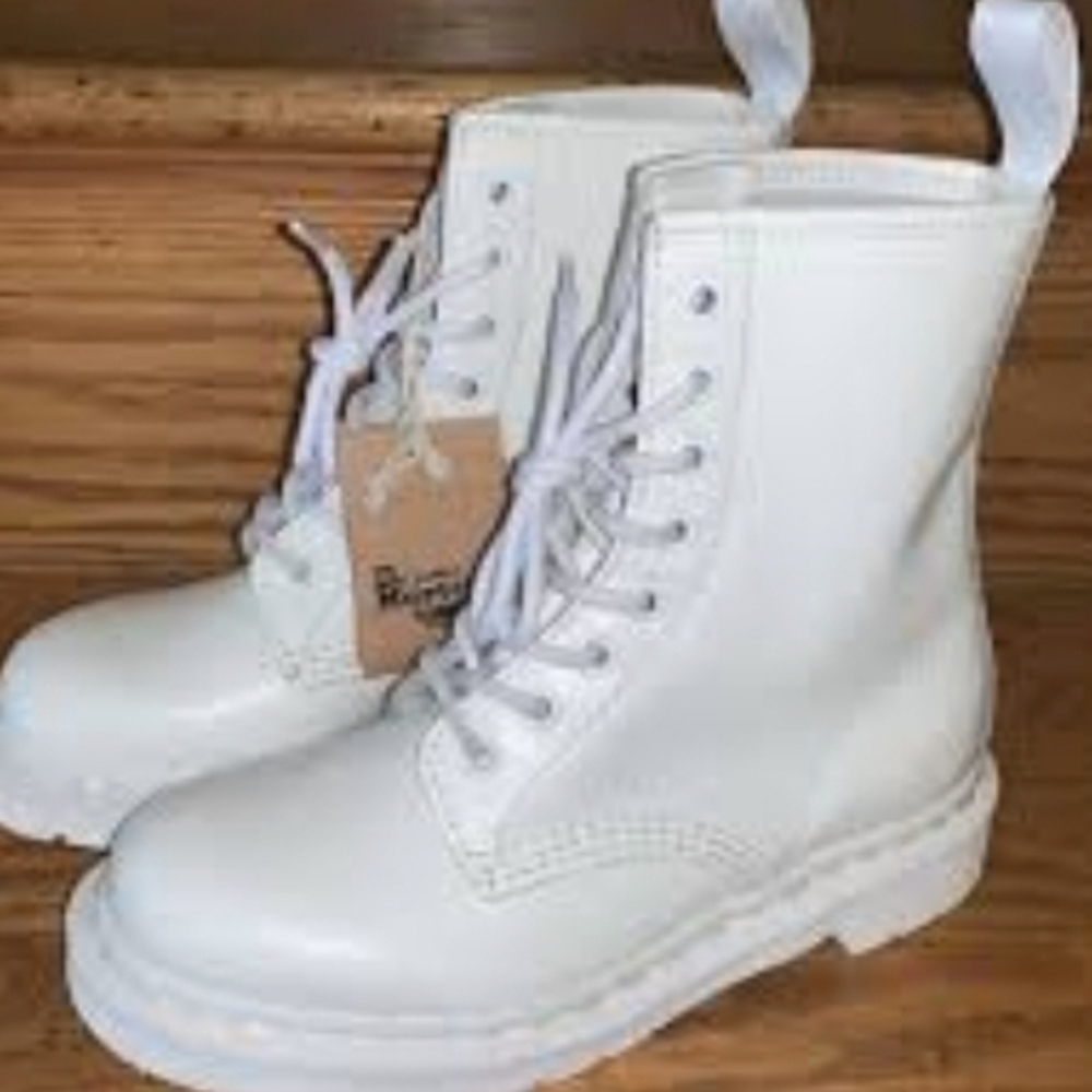 Dr. Martens White Leather BootsDescriptionDr. Martens1460 Mono leather bootsF - Picture 16 of 17
